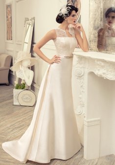 Свадебное платье Лаурита-К54865. С прямой юбкой, длинное со шлейфом.